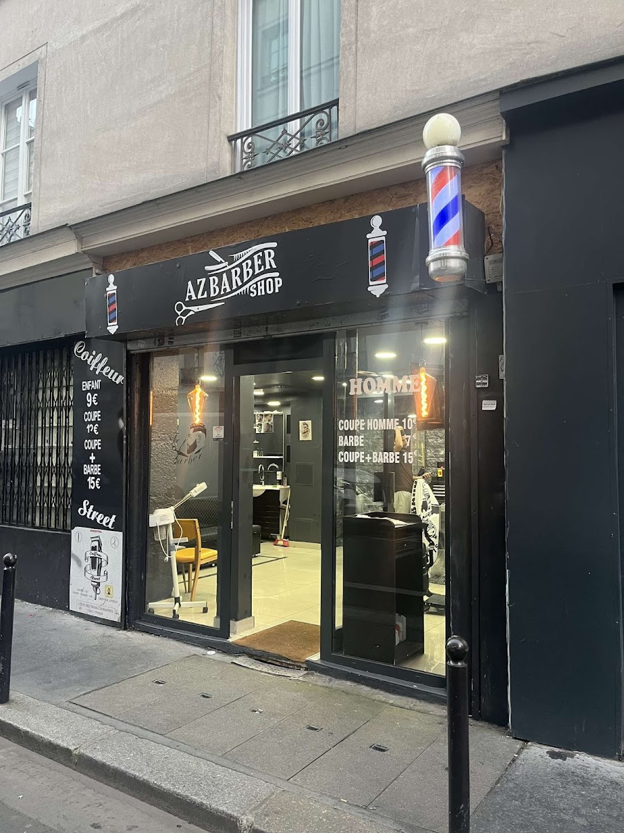 La façade d'AZ Barber et son enseigne de barbier